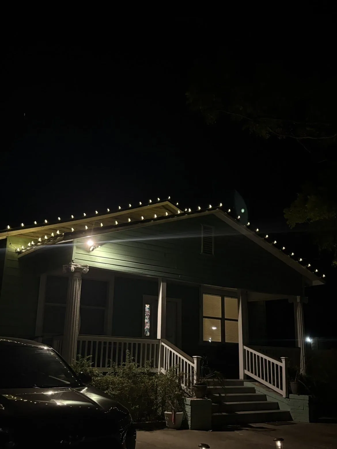 Warm white roofline and porch lights on a craftsman home, Christmas light installation by Tampa Twinkles serving Seminole Heights, Tampa