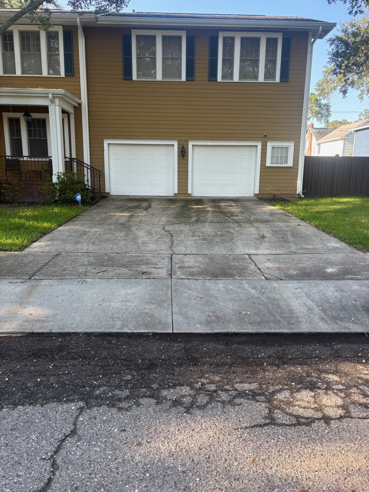 Before: stained driveway in Tampa