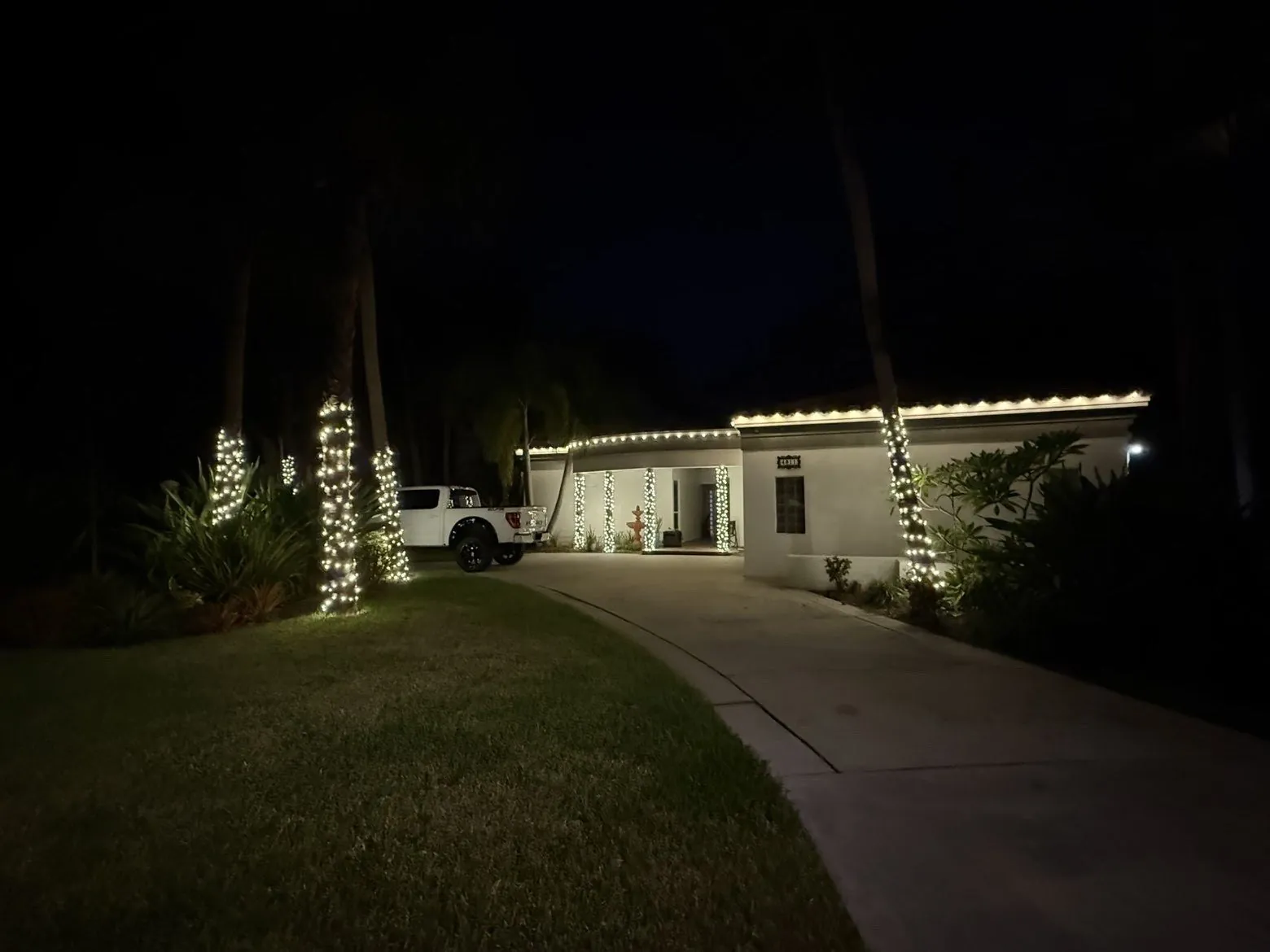 Holiday display lighting